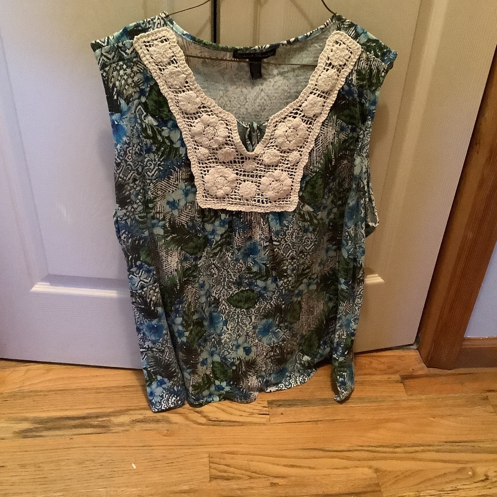 Sleeveless pullover